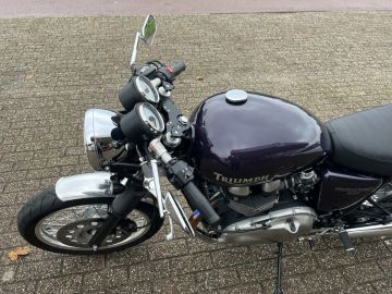 Triumph Thruxton 900